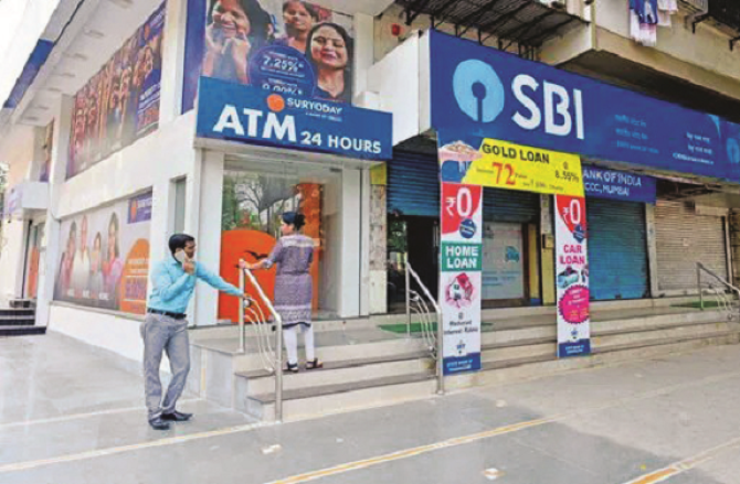 اسٹیٹ بینک آف انڈیا کے قرض پیر سے سستے ہو جائیں گے