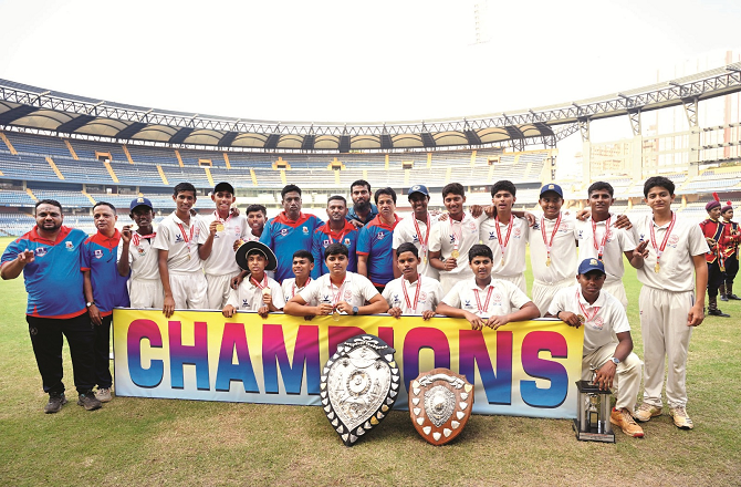 انجمن اسلام انگلش اسکول نے ہیرس شیلڈ کا خطاب پھرجیت لیا