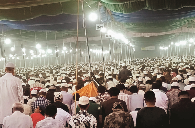 ممبرا:بارگاہِ ایزدی میں رقت آمیز دعا پر تبلیغی اجتماع ختم  