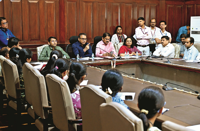 انتخابی تربیت سے غیرحاضری پر افسران اور ملازمین کیخلاف تادیبی کارروائی کا انتباہ