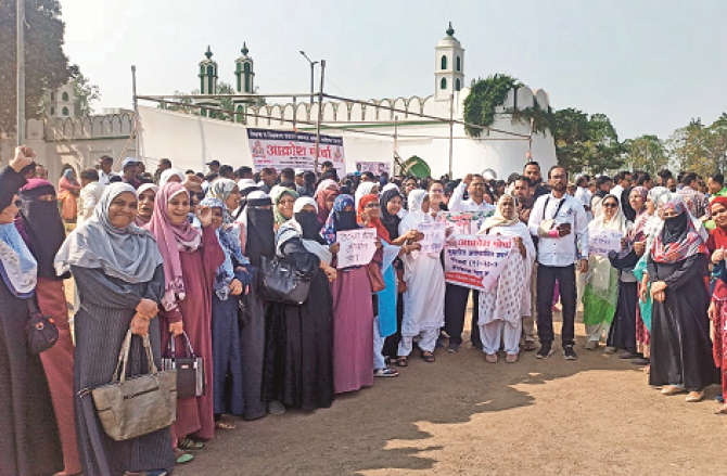 محکمۂ تعلیم کے انتباہ کےباوجود ممبئی اوردیگر اضلاع میں اساتذہ کا احتجاج
