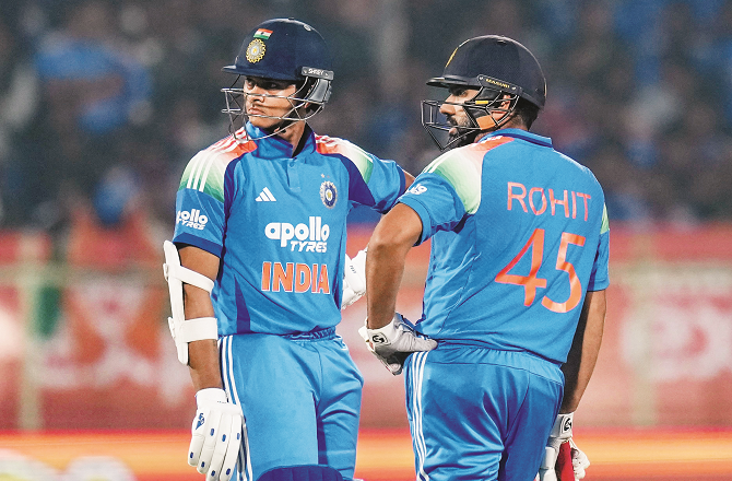 یشسوی جیسوال کی سنچری،ٹیم انڈیا کا یکروزہ سیریز پر قبضہ