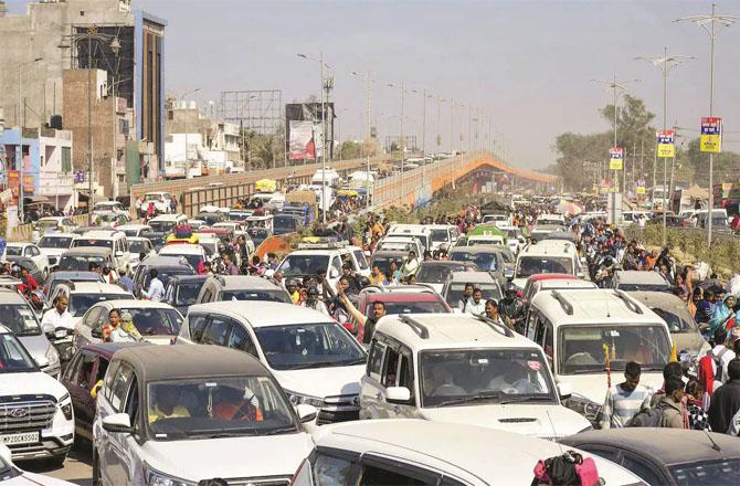کمبھ کے شرکاء بد نظمی سے بے حال، ۳۰۰؍ کلومیٹر لمبا جام 
