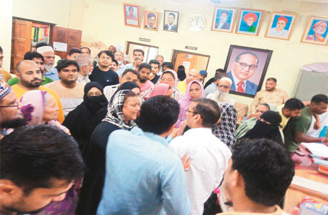  نیرل :پانی کی شدید قلت کیخلاف مکینوں کا زبردست مورچہ 
