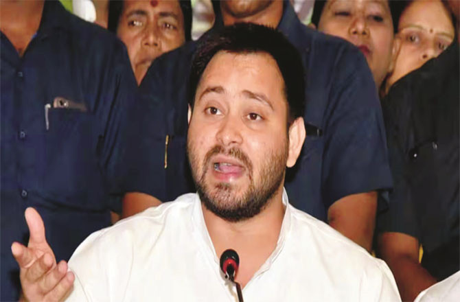 مہاتما گاندھی کے  پڑپوتےتشار گاندھی کے ساتھ ناروا سلوک پر آرجے ڈی برہم 