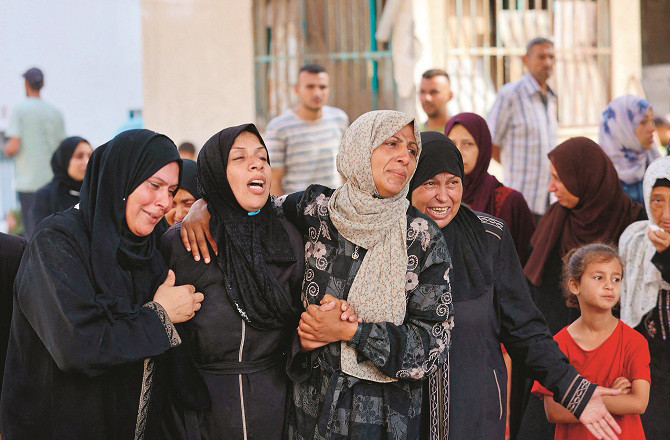 غزہ میں ۵۵؍ فلسطینی شہید، ۲؍اسپتال ’ قبرستان‘ بننے کے دہانے پر!