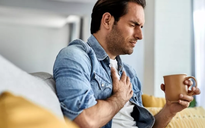 پیٹ میں اکثر جلن محسوس ہوتی ہے، کیوں؟ وجہ جانئے