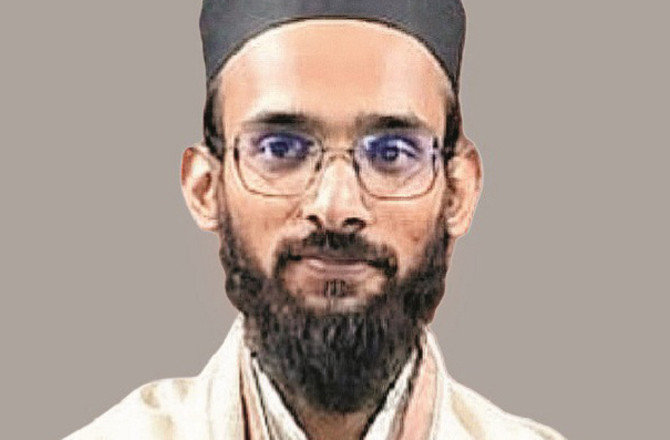 دھولیہ: مالی دشواریوں کو ہراکر درزی کا بیٹا محمد کاشف سی اے امتحان میں کامیاب