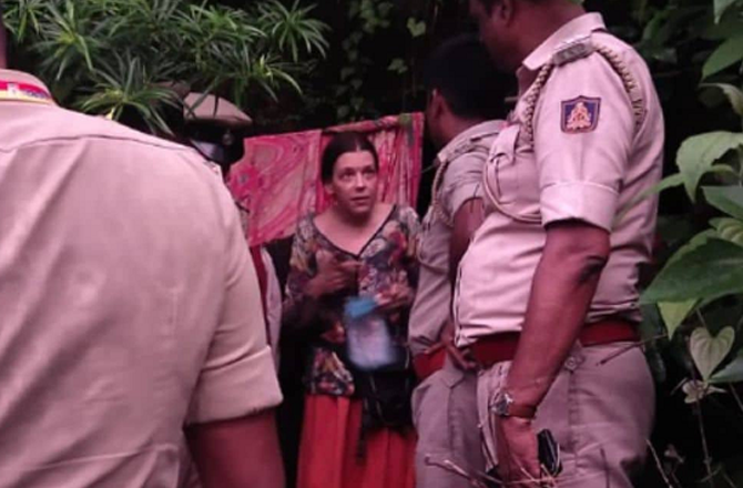 کرناٹک: ’’ہمیں صرف انسانوں سے خوف ہے‘‘:۸؍ سال جنگل میں رہنے والی روسی خاتون