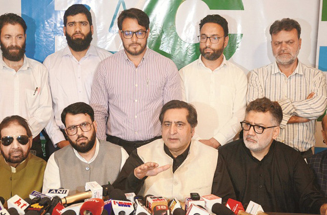 جموں کشمیر میں سجاد لون اورحکیم یاسین کی سربراہی میں ایک نئے سیاسی اتحاد کااعلان