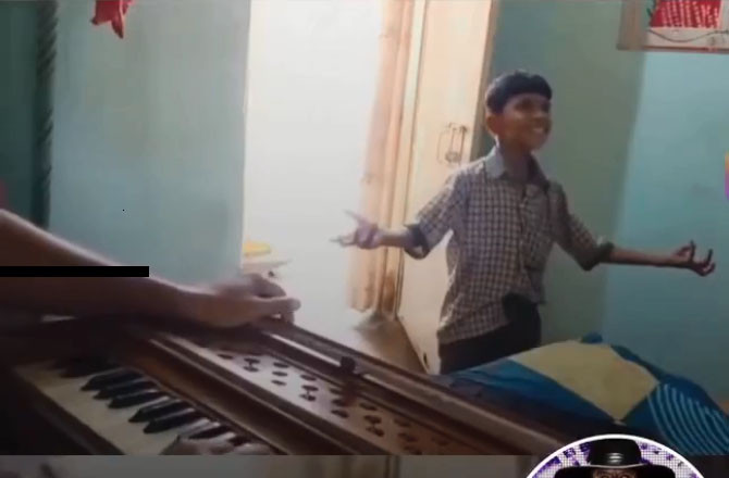 والد اور بیٹے کی انڈر ٹیکر کی نقل کی ویڈیو وائرل، انڈر ٹیکر نے داد دی