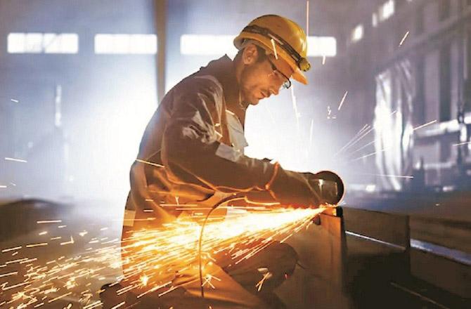مینوفیکچرنگ پی ایم آئی ۳؍ ماہ کی کم ترین سطح پر 