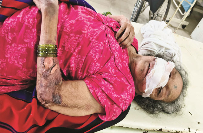 کچرے کے ڈھیر میں پائی گئیںمعمر خاتون کے اہلِ خانہ مل گئے 