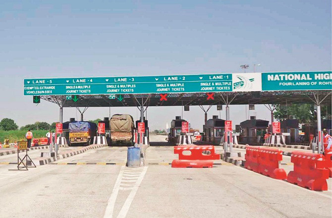 حکومت کے اعلان کے باوجود سمردھی ہائی وے پر الیکٹرک گاڑیوں کا ٹول ٹیکس معاف نہیں