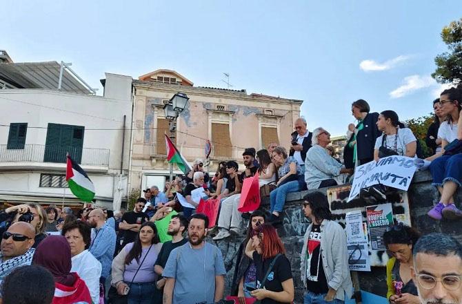 اٹلی: امدادی جہاز "مدلین" غزہ کیلئے روانہ، تھنبرگ سمیت عالمی سطح پر مشہور ۱۲؍ رضاکار عملے میں شامل