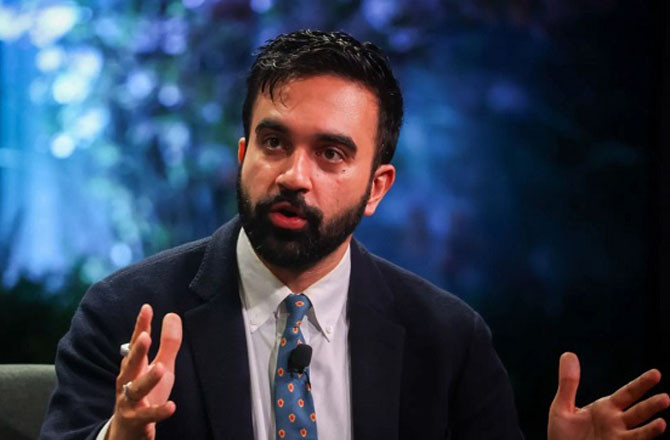 ظہران ممدانی اسلاموفوبک حملوں کی زد میں، برنی سینڈرز کی ڈیموکریٹس سے ممدانی کی حمایت کی اپیل