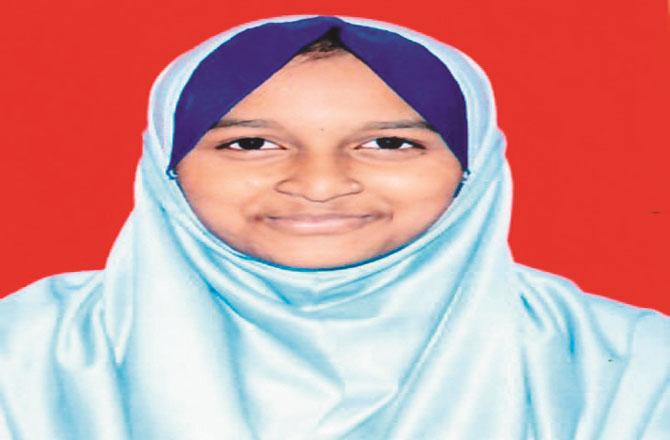  گوری موہتے جس نے اردو اسکول سےپڑھائی کرکے دسویں میں  نمایاں کامیابی حاصل کی 