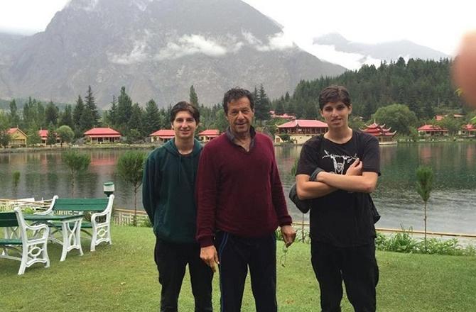 عمران خان کے بیٹوں نے اپنے والد کی رہائی کیلئے پاکستانی حکومت پر عوامی دباؤ ڈالنے کا فیصلہ کیا