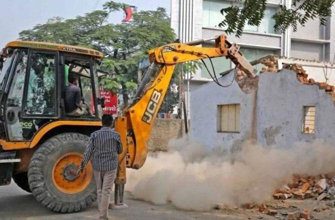 برطانیہ: جے سی بی کے یومِ تاسیس پر احتجاج، فلسطین، ہندوستان میں "بلڈوزر نسل کشی" کی حمایت کا الزام