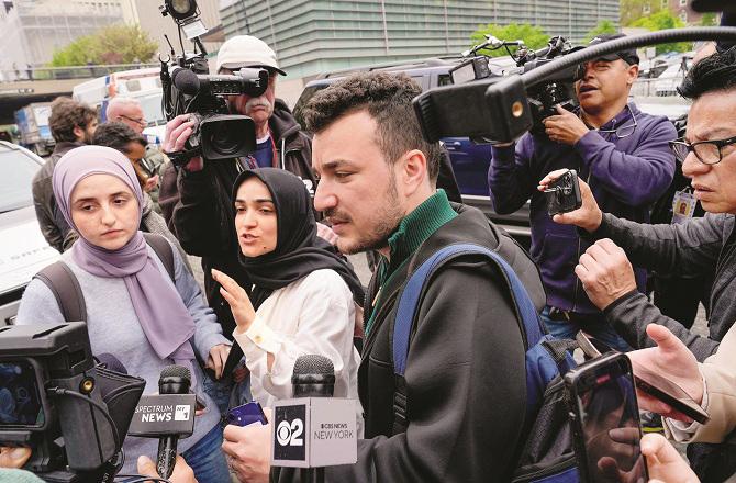 غزہ کی حمایت کی پاداش میں گرفتار کئے گئے طلبہ اور اساتذہ کیلئےامریکی یونیورسٹیوں میں احتجاج