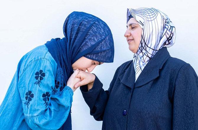 یوم مادر: ماں کی عظمت کو لفظوں میں بیان نہیں کیا جاسکتا