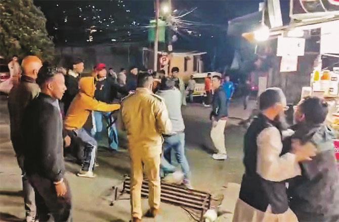 نابالغ کی عصمت دری کے معاملے  پر نینی تال میں  کشیدگی 