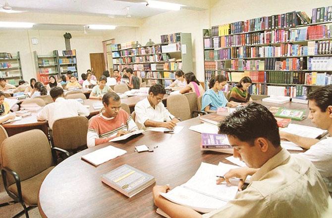 قاری نامہ: کتابیں پڑھنے کا رجحان کم کیوں ہورہا ہے؟ اس کا حل کیا ہے؟