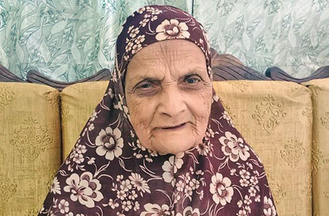 ’’ بچپن میں اپنی گُڑیا کی شادی سہیلی کے گڈے کے ساتھ دھوم دھام سے کی تھی‘‘
