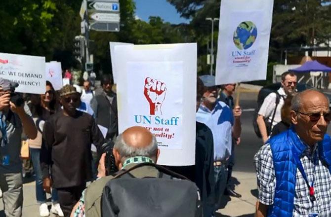 امریکی امدادی فنڈ میں کمی کے خلاف اقوام متحدہ کے تقریباً۵۰۰؍ ملازمین کا احتجاج