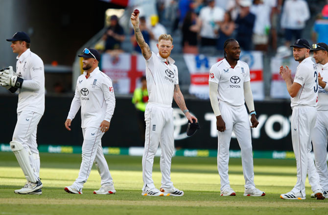 انگلینڈ کے ۱۷۲؍ رن کے سامنے آسٹریلیائی ٹیم لڑکھڑائی 