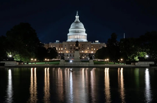 امریکہ شٹ ڈاؤن: ٹرمپ اسنیپ کے فوائد تعطل ختم ہونے کے بعد جاری کریں گے، فضائی حدود بند ہونے کا خدشہ