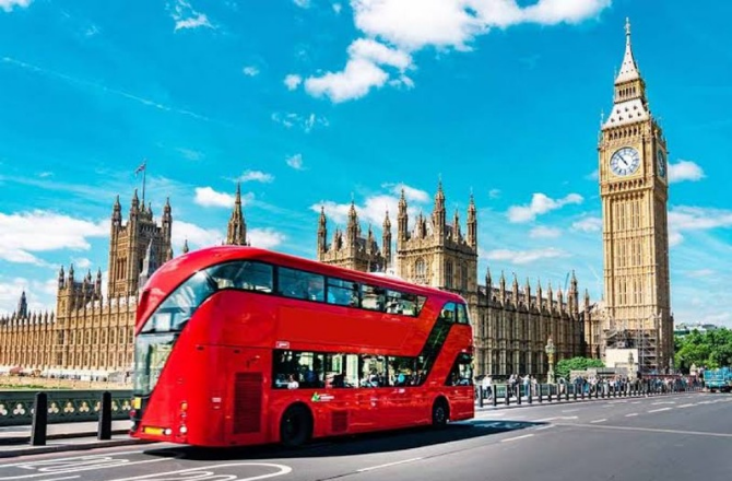 چنئی کی ایک کمپنی اپنے ایک ہزار ملازمین کو لندن ٹرپ پر لے گئی، کہا یہ ”دولت بانٹنے کا ایک طریقہ“ ہے