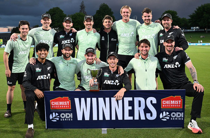 نیوزی لینڈ نے ویسٹ انڈیز کو ۴؍ وکٹ سے شکست دی،  سیریز بھی جیت لی