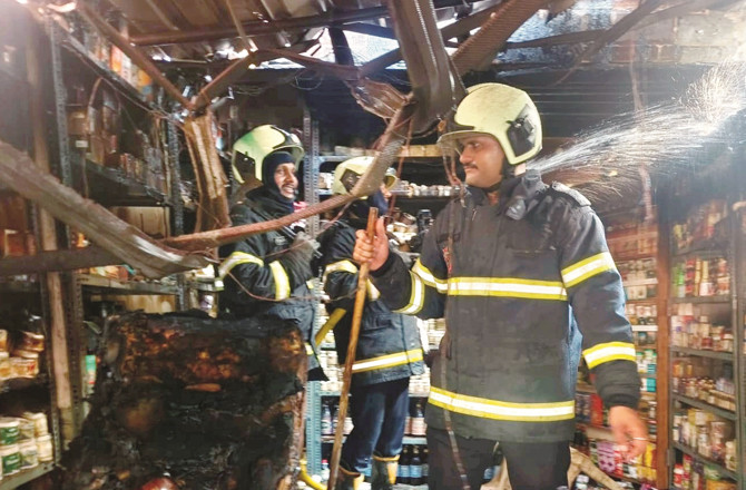 کرلا: گیس پائپ لائن پھٹنے سے آتشزدگی ، ۳؍ دکانوں اور ایک مکان کو نقصان