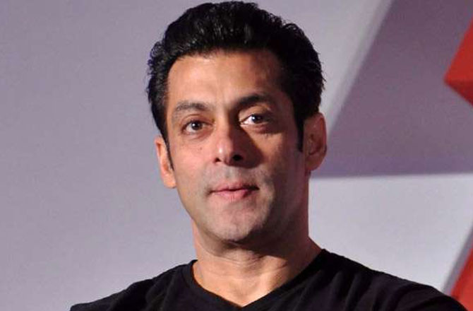 سلمان خان بگ باس میں دھرمیندر کو یاد کرکے جذباتی ہوئے