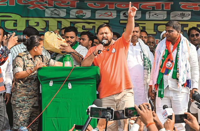 (ووٹ) چوری کا دکھڑا بیان کرنیوالے ڈکیتی کا شکار