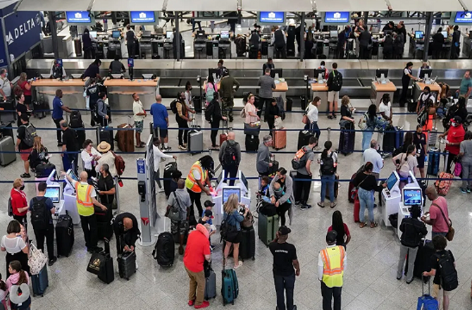 امریکی شٹ ڈاؤن: ملک بھر میں ۲؍ ہزار سے زائد پروازیں منسوخ