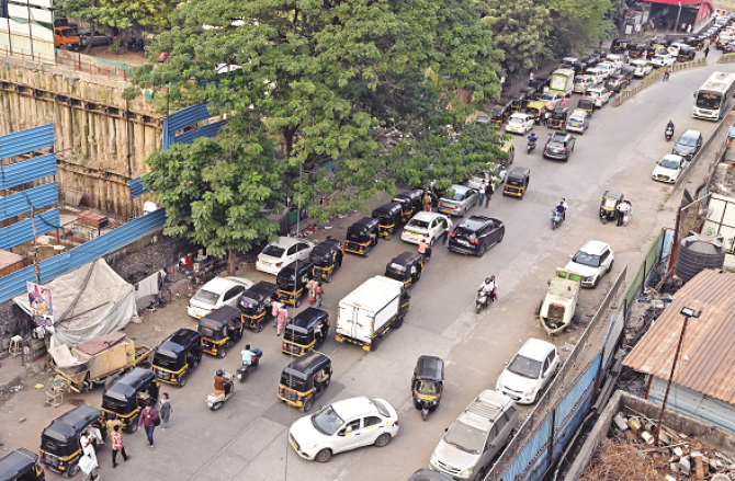 سی این جی سپلائی بند، گیس اسٹیشنوں پر گاڑیوں کی طویل قطار، شہری پریشان