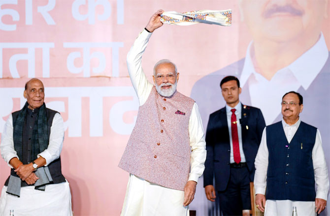 بہار میں این ڈی اے کی جیت پر بی جے پی ہیڈکوارٹرمیں جشن