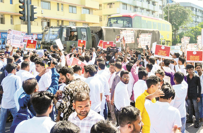  کانگریس لیڈروںکا وزیراعلیٰ کی رہائش گاہ تک مورچہ 