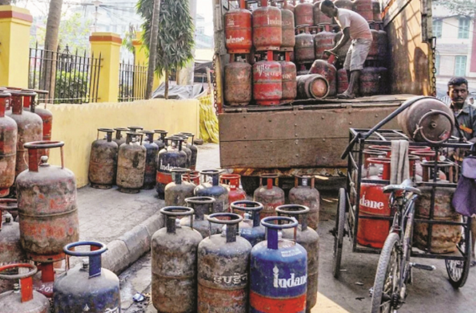 کمرشیل گیس سلنڈر کی قیمتو ں میں کمی 