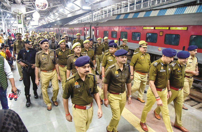 دہلی دھماکے پر کانگریس کاوزیرداخلہ سے سوال، ترنمول نے استعفیٰ ما نگا 