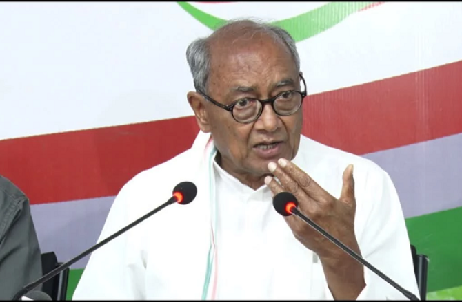 عمر خالد بے قصور ہیں، انہیں فوراً رہا کیا جائے: کانگریسی لیڈر دگ وجے سنگھ کا بیان