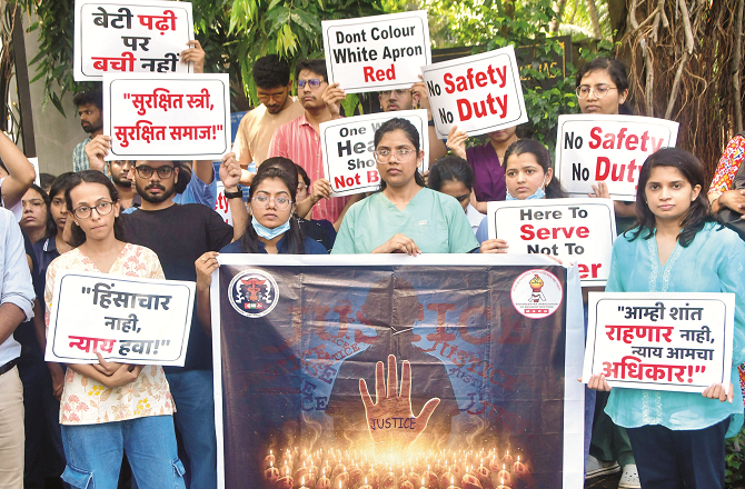 ڈاکٹر سمپدا کی خودکشی کیخلاف ڈاکٹروں کا دوسرے دن بھی احتجاج 