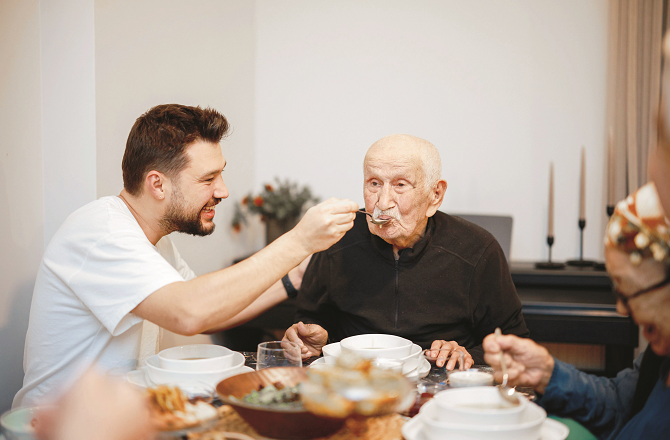 معمر افراد کو خدا کی بہت بڑی نعمت تصور کریں اور سایہ ٔ رحمت سمجھیں