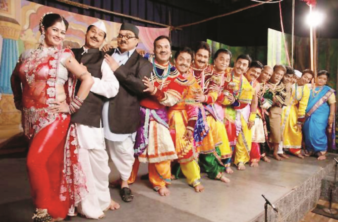 گنگارام گاونکر مالونی تھیٹر کا مرکزی کردار تھے