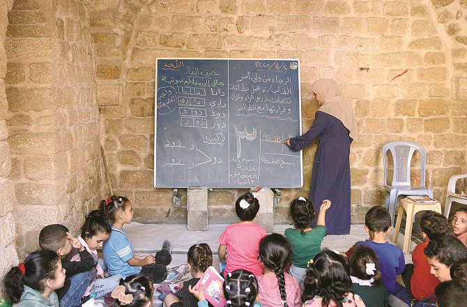 تباہ حال غزہ میں ۲؍ سال بعد تعلیمی سرگرمیاں بحال، اسکولوں میں رونق  