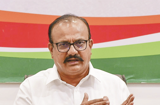 ’’پولیس مجھ پر نظر رکھ رہی ہےاور بیڈ روم تک جاسوسی کی جارہی ہے‘‘