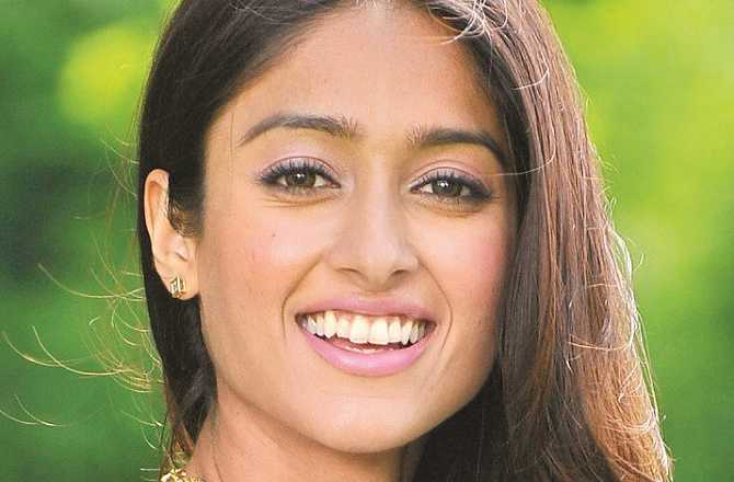 الیانا ڈی کروز چنچل اور سنجیدہ اداکاری میں مہارت رکھتی ہیں