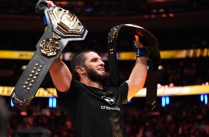 روس کے اسلام مخاشیف لائٹ ویٹ کے بعد ویلٹر ویٹ چیمپئن بن گئے